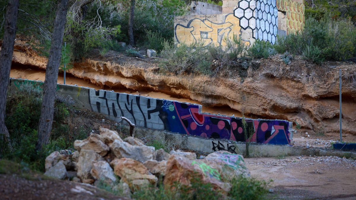 Los cimientos se construyeron en los cien metros cercanos al mar protegidos por Costas