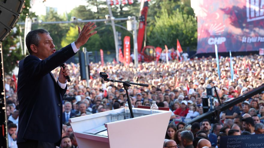 Protestas en Turquía contra el juicio que puede destituir a la cúpula del mayor partido opositor a Erdogan