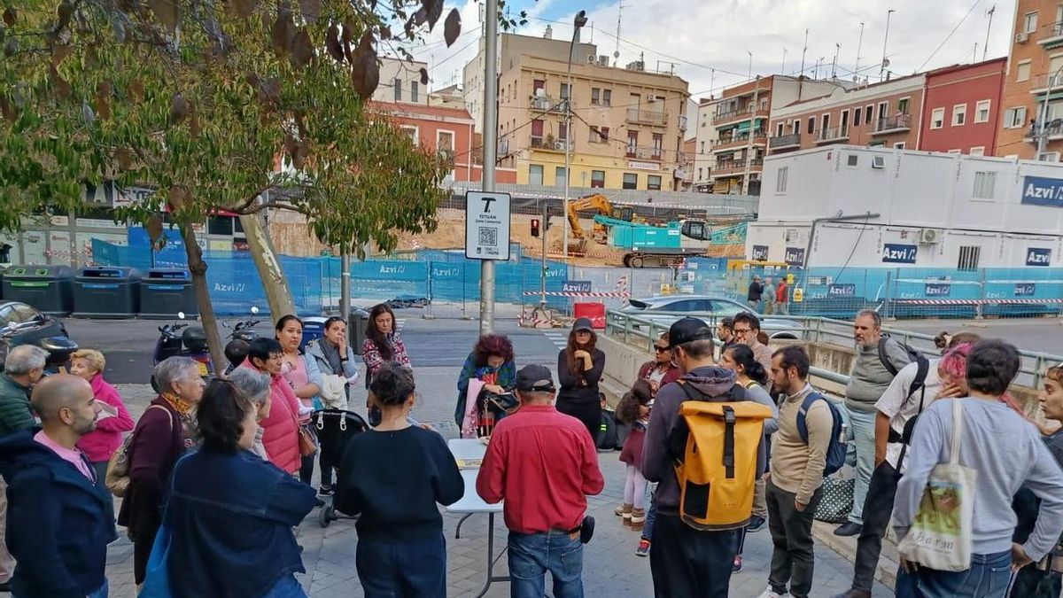 Vecinos y familias de un colegio público de Tetuán reclaman con talleres espacio peatonal en un tramo de ocho carriles