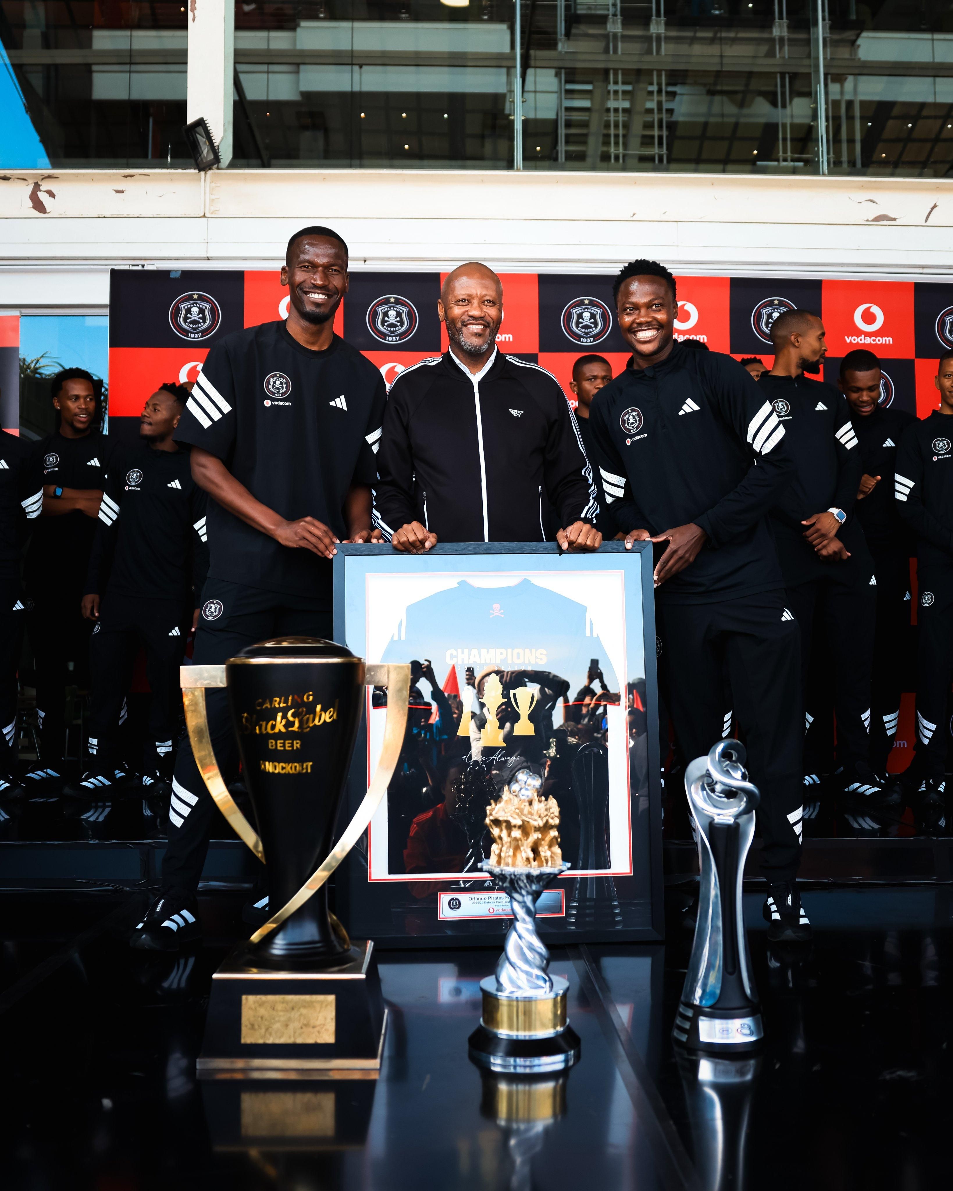 El Orlando Pirates celebra su triplete nacional
