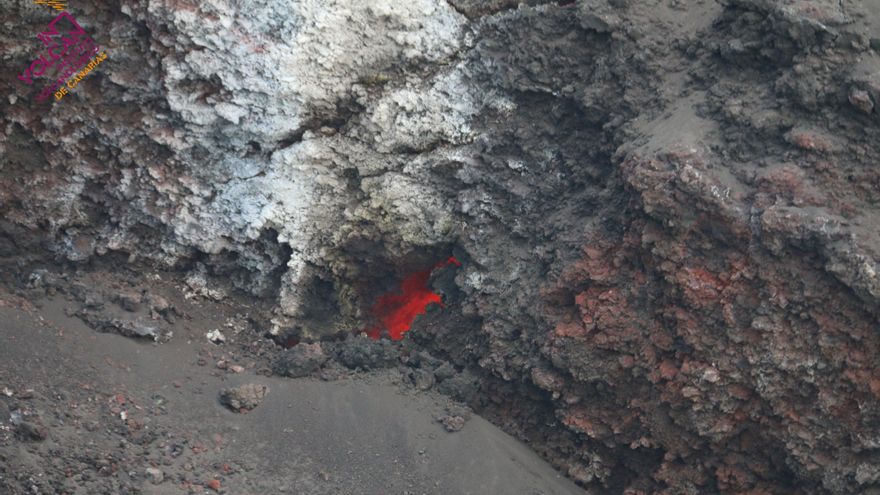 En algunas zonas del volcán aún se registran temperaturas superiores a los 1.000 grados