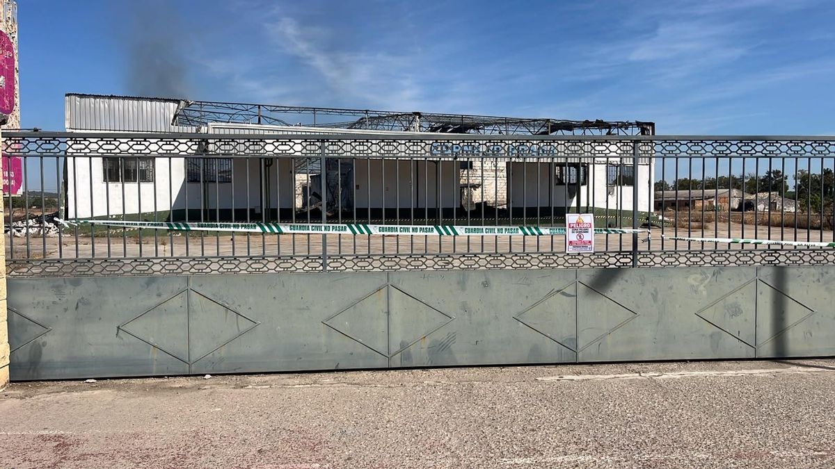 Nave incendiada en Palma del Río.