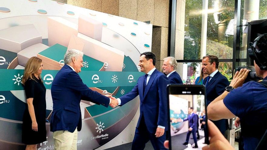 Moreno llega a los estudios de RTVA