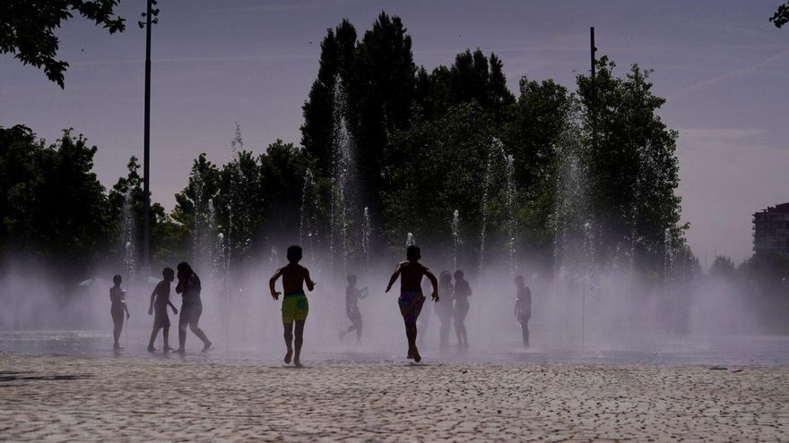 Abiertos los chorros de Madrid Río y las pérgolas frescas de La Gavia y plaza de España: horarios y funcionamiento