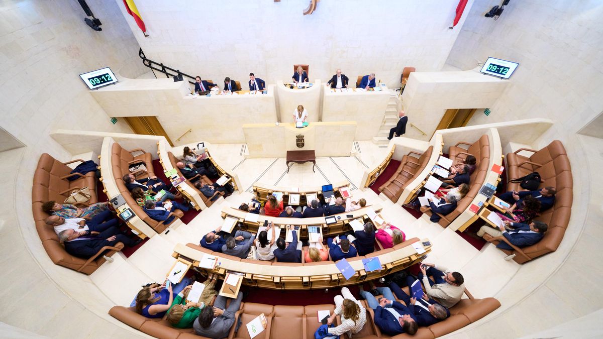 Archivo - Imagen de archivo.- Pleno del Parlamento de Cantabria