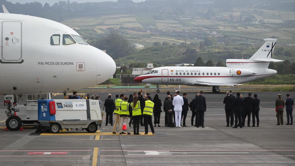 "Nos hemos quedado sin rueda de prensa": la crónica dentro del avión papal averiado