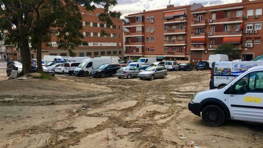 Reformar lo ya arreglado o acabar con un barrizal: Almeida prioriza obras en plazas céntricas a las afueras "abandonadas"
