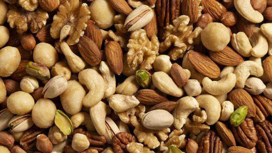 Ni nueces ni avellanas: el mejor fruto seco para cuidar el corazón es este