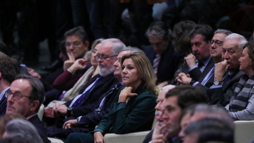 El Instituto Elcano mantiene a Cospedal como vicepresidenta a pesar de su imputación