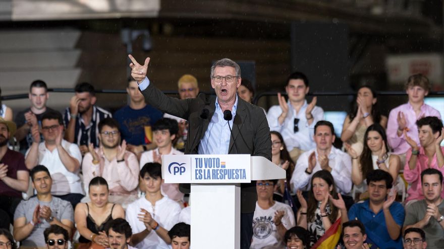 El presidente del Partido Popular, Alberto Núñez Feijóo, interviene durante un acto de precierre de campaña, en la Plaza de Callao, a 6 de junio de 2024, en Madrid (España)