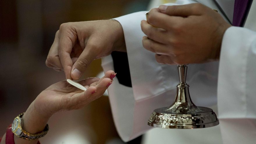 Curas gallegos cobran sobreprecios por bodas y funerales pese al intento de la Iglesia de ponerle coto