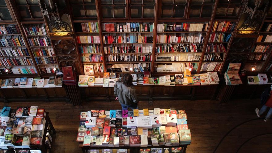 Librerías en alerta por la baja del consumo y la presión del Gobierno para derogar una ley que las protege