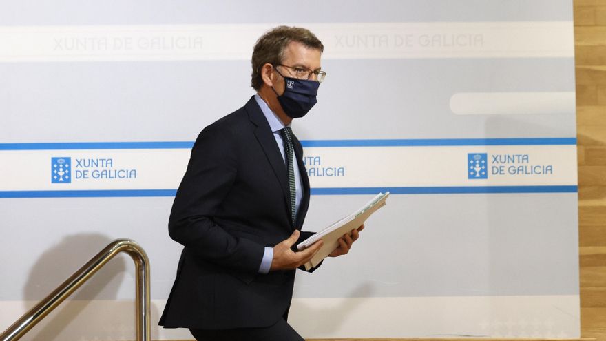 El presidente de la Xunta, Alberto Núñez Feijóo, a su llegada a una rueda de prensa tras la reunión del consello, este jueves, en Santiago de Compostela. EFE/Lavandeira jr