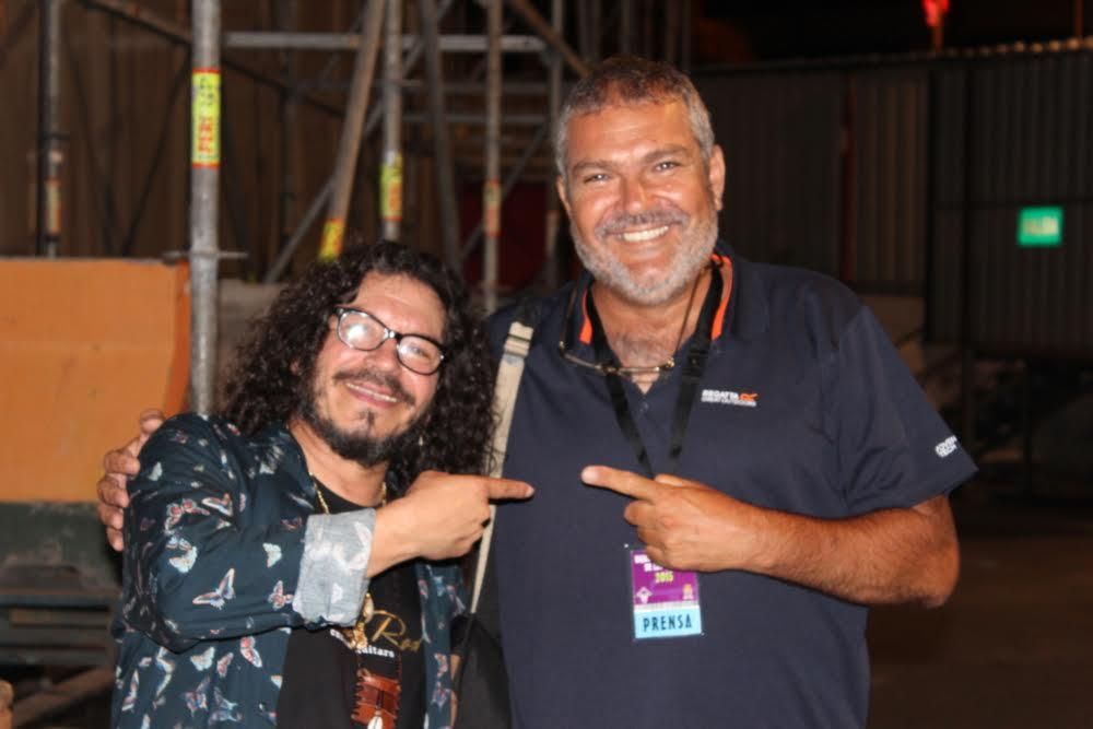 Raimundo Amador con el fotógrafo José Ayut en el recinot lustral.