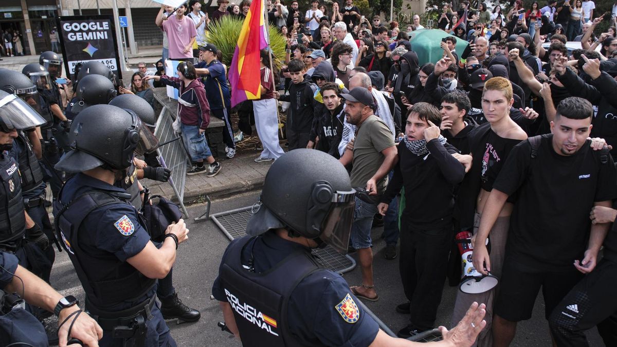 El Consejo Social de la Universidad de La Laguna rechaza la "presión" policial hacia opositores de Vito Quiles durante su visita no autorizada