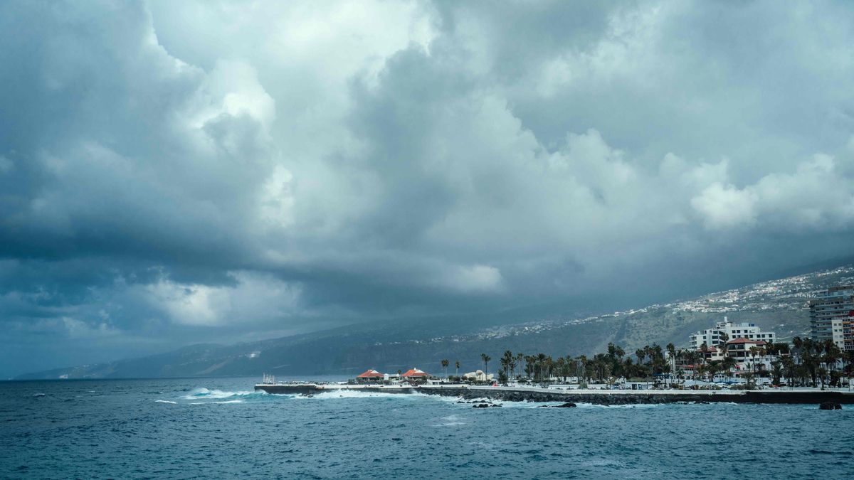 La lluvia vuelve al norte de Canarias este martes mientras el viento del nordeste gana fuerza