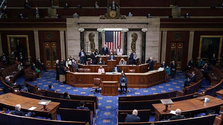 Impeachment a Trump: los demócratas muestran imágenes de la 'caza de legisladores' de la multitud que invadió el Capitolio