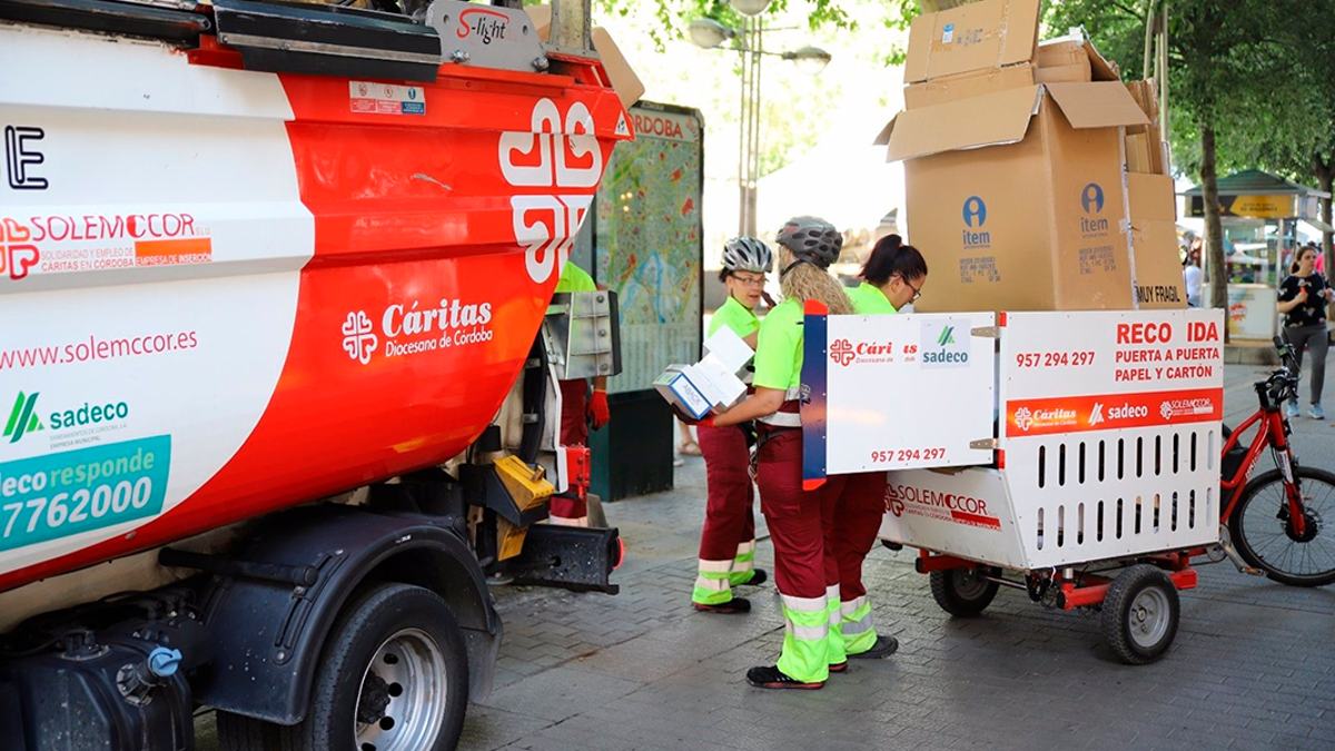 Servicio de recogida de papel y cartón de Solemccor.
