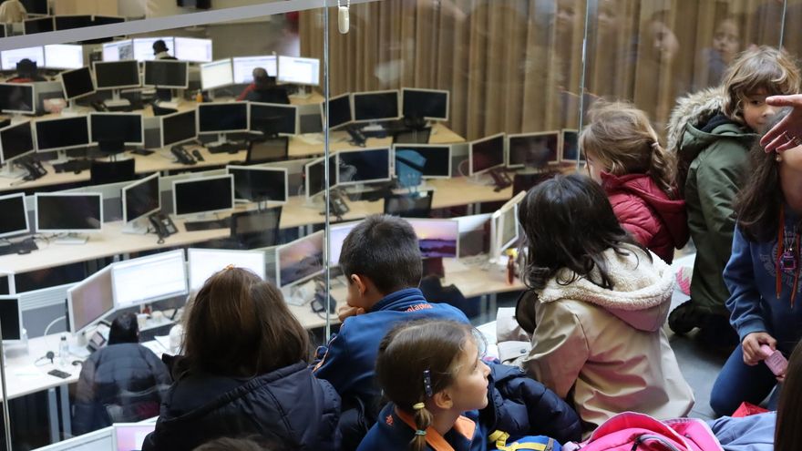 "112, ¿dígame?": la precariedad laboral de quien responde la llamada de la que puede depender tu vida