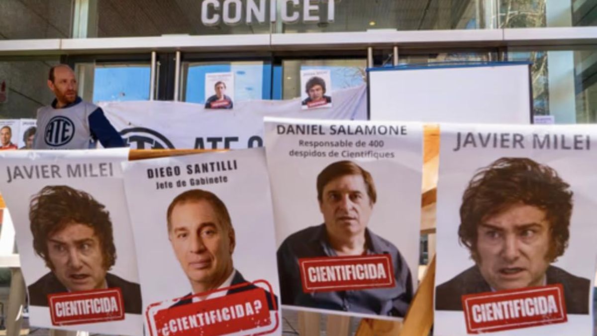 Protesta frente al Polo Científico Tecnológico.