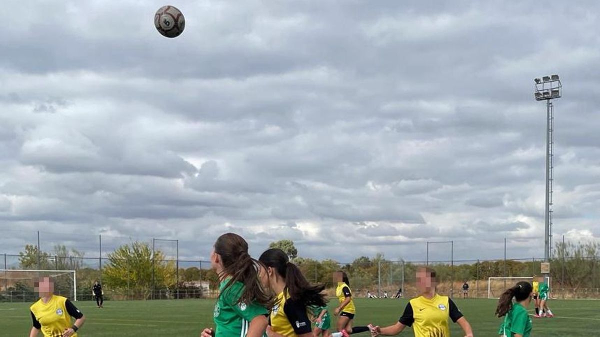 El laberinto burocrático que discrimina a los niños extranjeros que quieren jugar al fútbol de barrio
