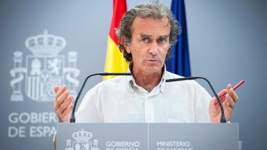 El director del Centro de Coordinación de Alertas y Emergencias Sanitarias, Fernando Simón, comparece en rueda de prensa para dar cuenta de los últimos datos de la pandemia de coronavirus en España, este jueves. EFE/ Luca Piergiovanni