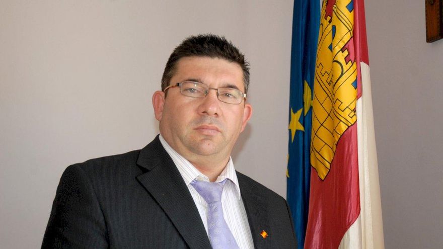 El alcalde que vejó a Irene Montero sigue sin dimitir mientras el PSOE presiona y habla de "candidatos machistas"