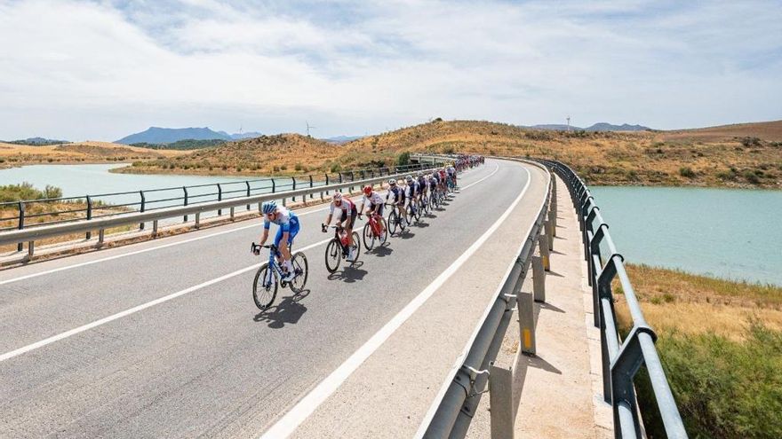 El Bike Exchange, liderando el grupo