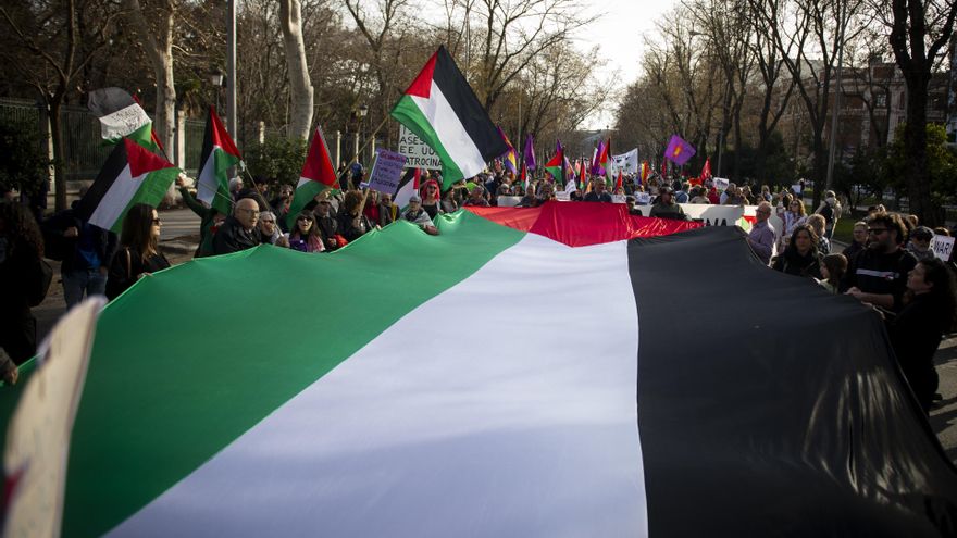 Decenas de personas protestan durante una manifestación por Palestina