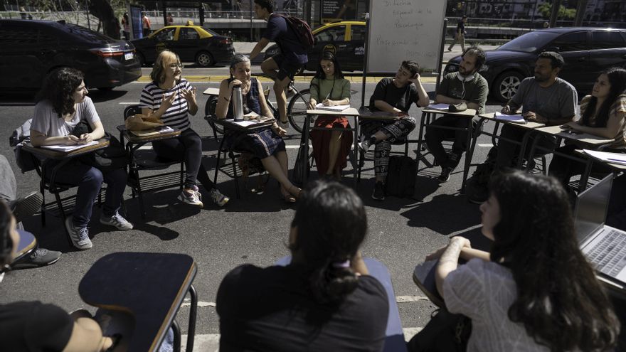 Estudiantes y docentes universitarios buscan sostener la protesta, pero los rectores apuestan a la negociación política