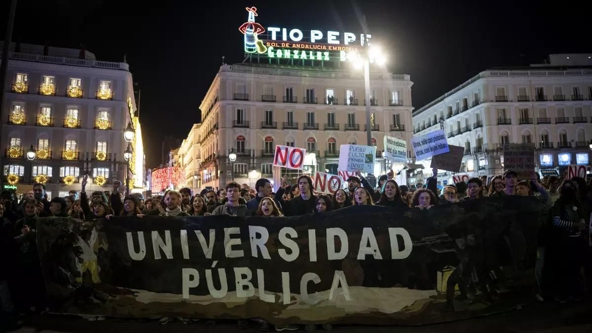 Las universidades ante el espejo: gobernar o dejarse gobernar