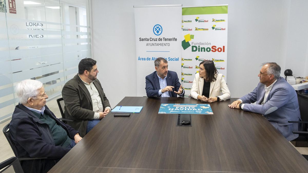 La Fundación DinoSol y el Ayuntamiento de Santa Cruz de Tenerife llevan la magia de la Navidad a los niños de los hogares con escasez de recursos del municipio