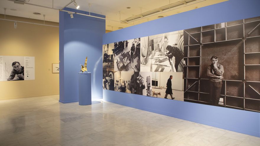 L'exposició 'Andreu Alfaro. Dibuixar l'espai' a la Casa de la Cultura Marqués de González de Quirós, de Gandia.