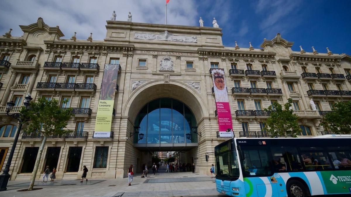 El Ayuntamiento de Santander pide al juez que revoque su decisión de permitir el tráfico bajo el arco de Faro Santander