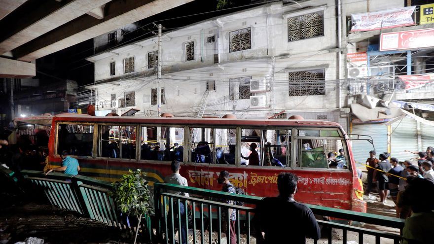 Al menos siete muertos y 52 heridos en explosión en edificio de Bangladesh