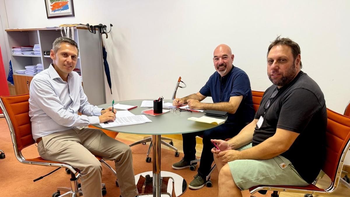 El PSOE llevará a los ayuntamientos las reivindicaciones de la Plataforma Marea Postal para reforzar Correos
