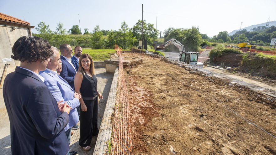 La presidenta Buruaga y otras autoridades en el inicio de las obras que resolverán el problema del agua en Astillero y Villaescusa