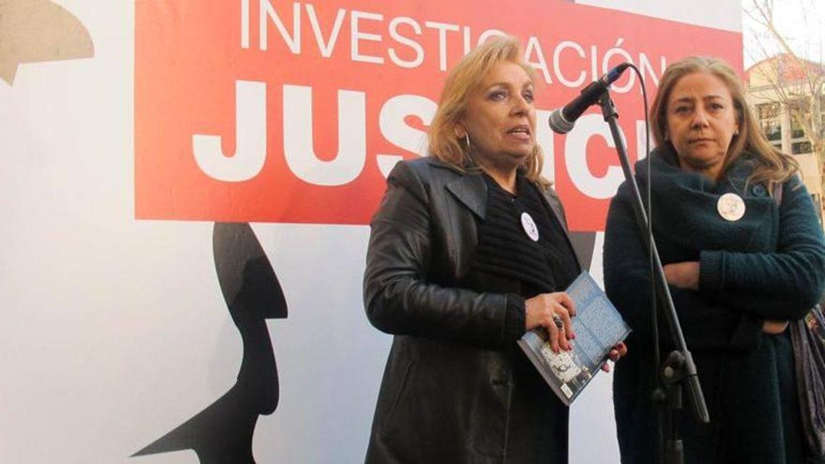 Maribel Permuy, in a concentration asking for justice for his son, in 2013
