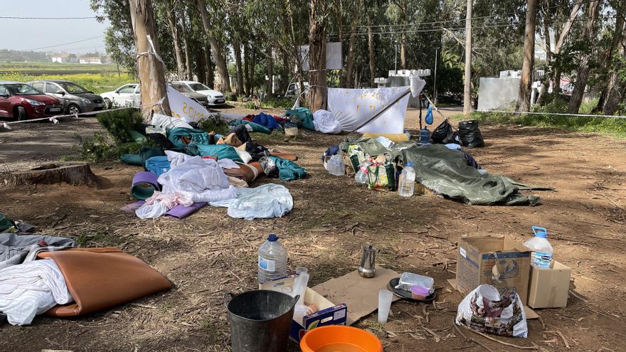 El espacio en el que los migrantes llegados a Tenerife protestan contra el bloqueo