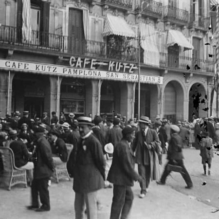 Café Kutz, en el 43 de la Plaza del Castillo de Pamplona