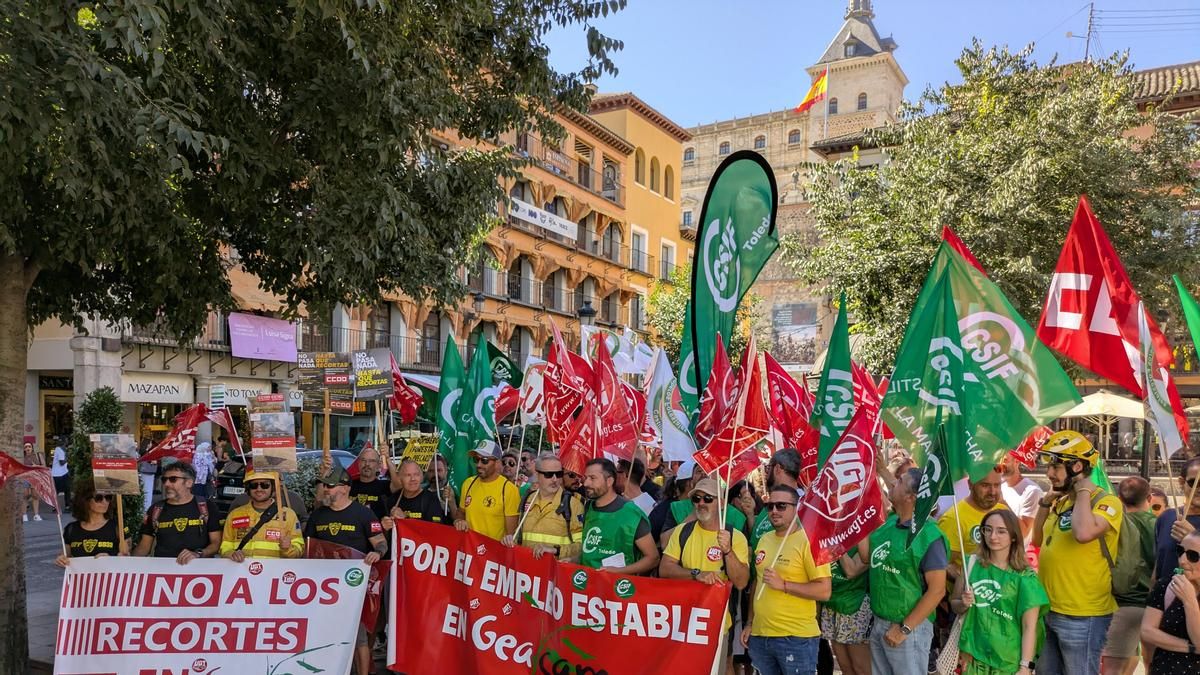 Los bomberos forestales salen a la calle en Toledo contra los "recortes" en extinción de incendios