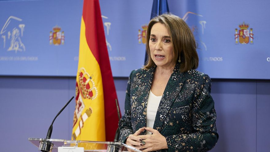 La portavoz parlamentaria del PP, Cuca Gamarra, en una rueda de prensa anterior a una Junta de Portavoces en el Congreso de los Diputados, a 21 de diciembre de 2021, en Madrid, (España).