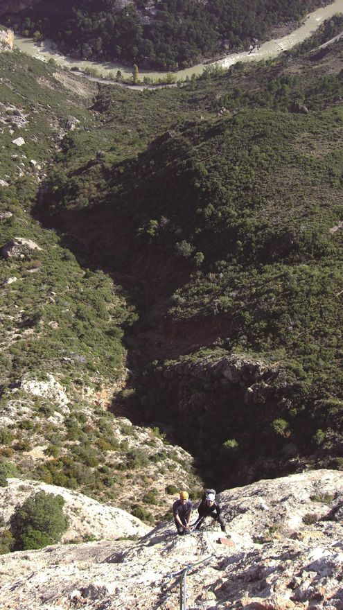 Vistas sobre el río Gállego  y su valle.