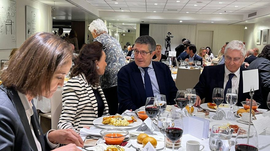 El portavoz del PSOE en el Congreso de los Diputados, Patxi López, durante el almuerzo informativo en el Club Siglo XXI, el 8 de mayo de 2025, en Madrid (España).