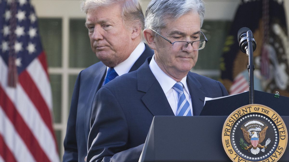 Powell se despide de la Reserva Federal manteniendo los tipos de interés a pesar de las presiones de Trump