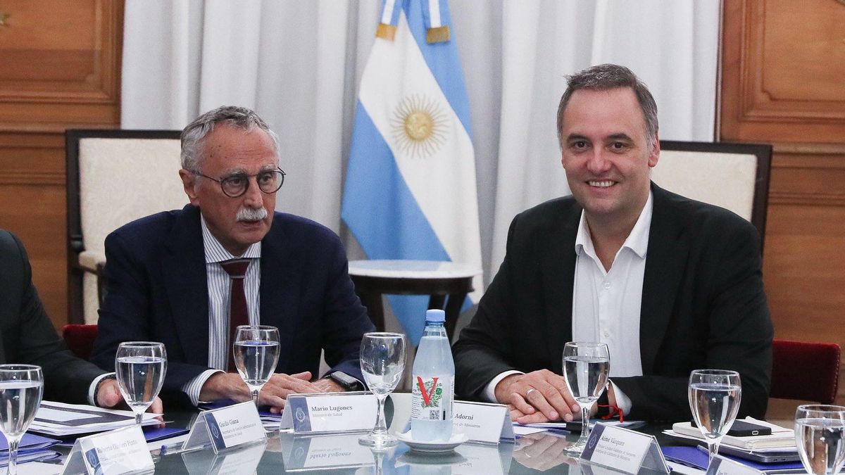El ministro de Salud, Mario Lugones, y el jefe de Gabinete Manuel Adorni.