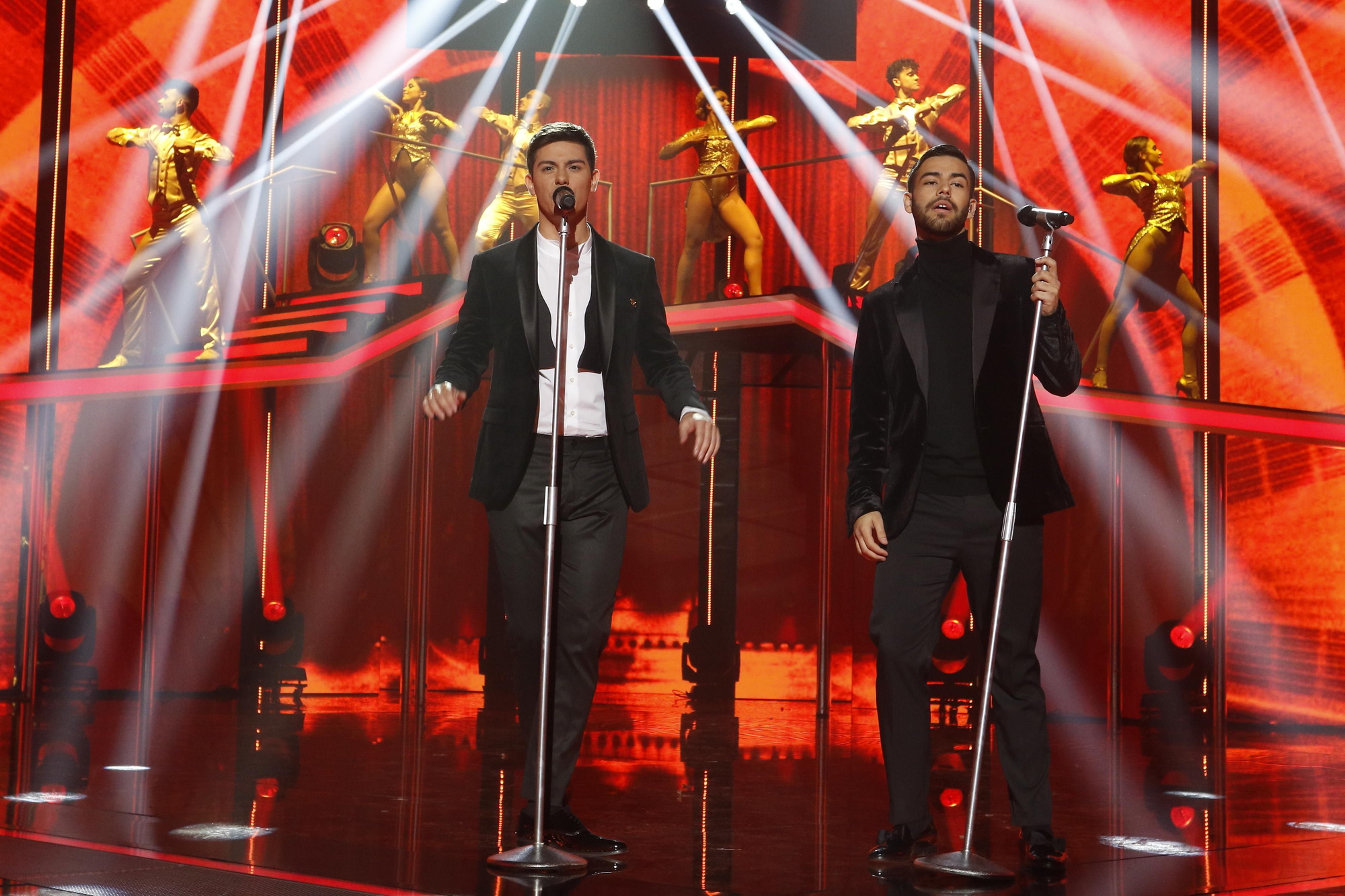 Alfred y Agoney en su actuación en la Gala 6 de OT 2017