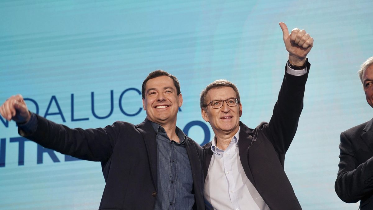 Archivo - El presidente del Partido Popular, Alberto Núñez Feijóo, (d) y Juanma Moreno