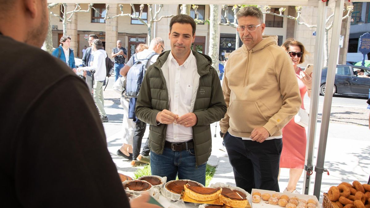 Imanol Pradales, de compras en la jornada de reflexión