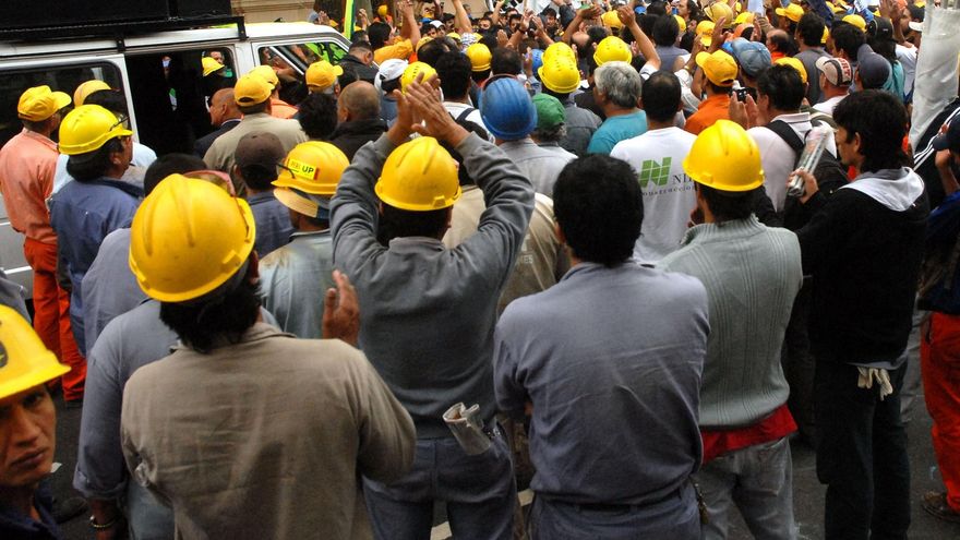 En siete meses se perdieron casi 150.000 empleos formales: las provincias que sufren y las que resisten la ola de la desocupación